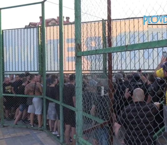 ЕКСКЛУЗИВНО ВИДЕО: 5 бултраси арестувани, тръгнали да бият полицаи, които ги дразнят
